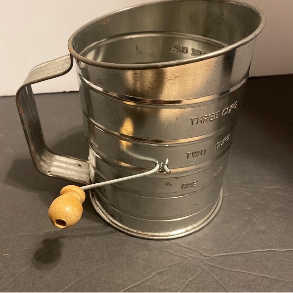 VTG stainless flour sifter 3 cup capacity unbranded wood handle kitchen decor - Picture 6 of 15